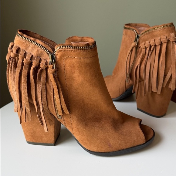 DV Dolce Vita Tan Peep-Toe Fringed Ankle Booties Faux Suede concert Western - Picture 4 of 14